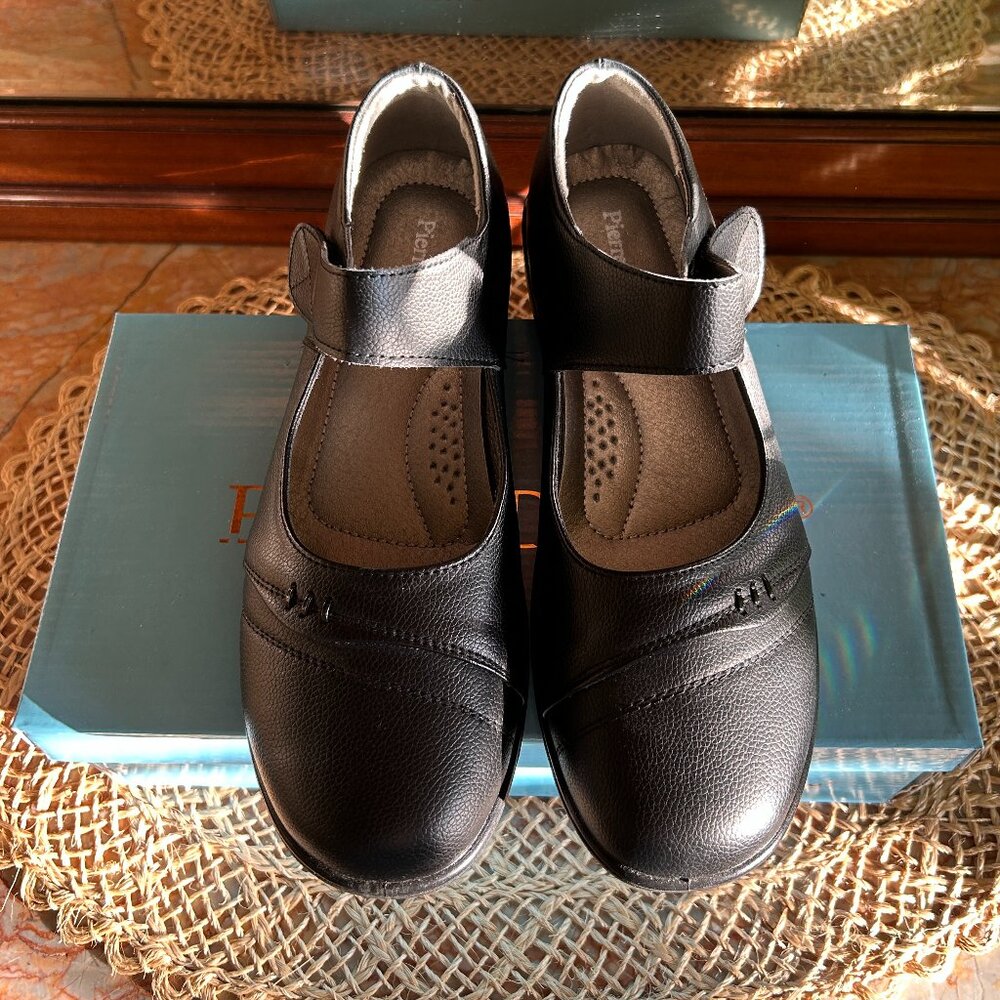 Pierre Dumas Black Libby Flats Size 7